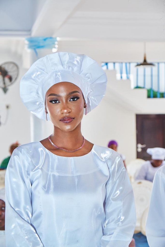 A STANDING OVATION FOR AUDREY MOUTONGO BLACK 9 MyCelestialApp 1005239157 MyCelestialApp