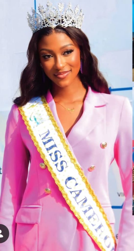 A STANDING OVATION FOR AUDREY MOUTONGO BLACK 2 MyCelestialApp 1005239168 MyCelestialApp